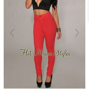 Red high -waisted pant